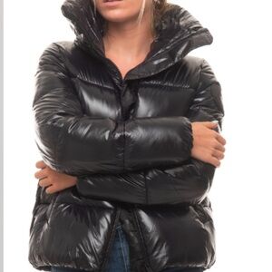 Isaora Black Box Quilted Goose Down Puffer Jacket